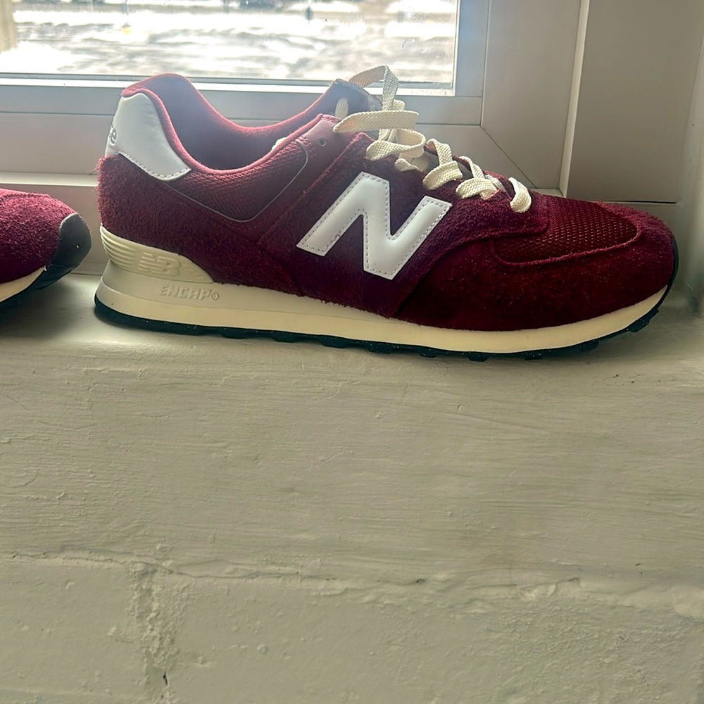 I’m selling  New balance 574 .

They are size 10.5

I’m asking for 50